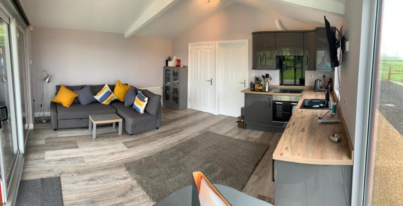 Deerfin Rentals Private Chalet With Hot Tub Ballymena Exterior foto